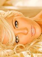 Crystal Harris exposing her stunning body on bed